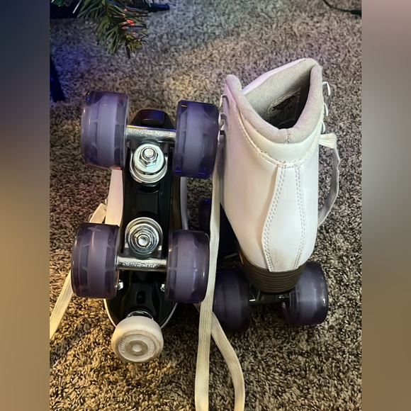 Retro White Roller Skates - Picture 5 of 6